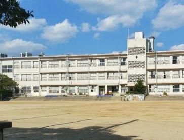 桜井谷東小学校：1210m