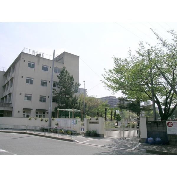 寺内小学校：699m
