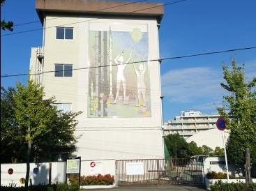 東豊台小学校：593m