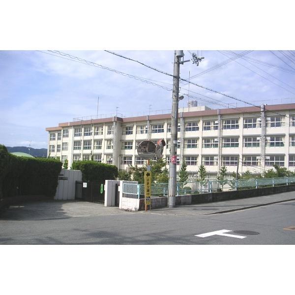 11中学校：1322m