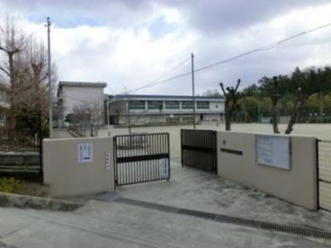 津雲台小学校：381m