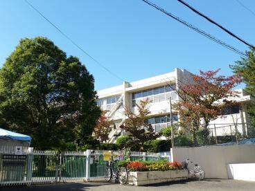 東丘小学校：987m