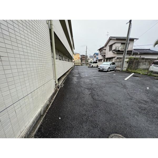 豊中市春日町マンション 駐車場