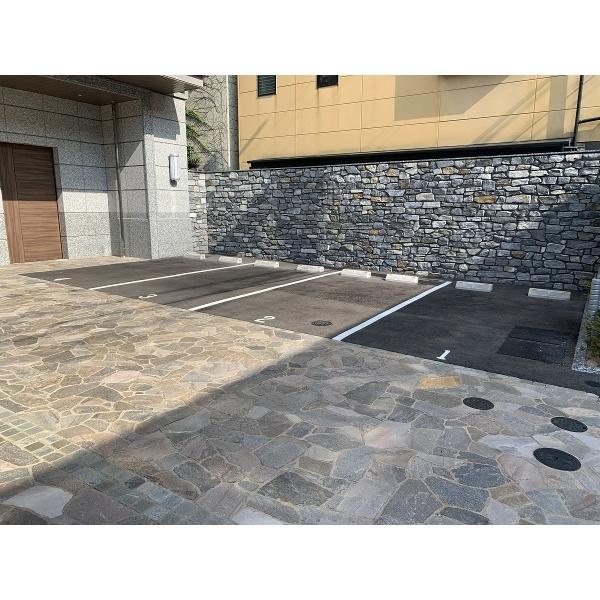 豊中市岡上の町マンション 駐車場