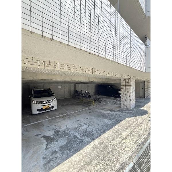 豊中市玉井町マンション 駐車場