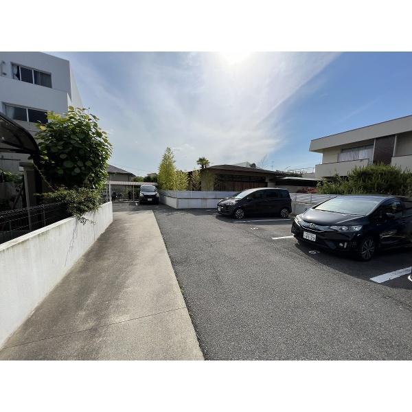 豊中市上野西マンション 駐車場