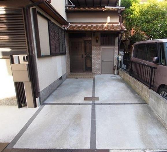 豊中市三和町一戸建 エントランス