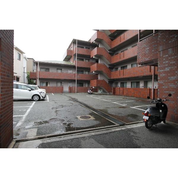 豊中市桜の町マンション 駐車場