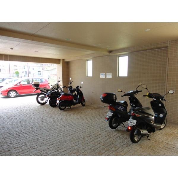豊中市春日町マンション 駐車場