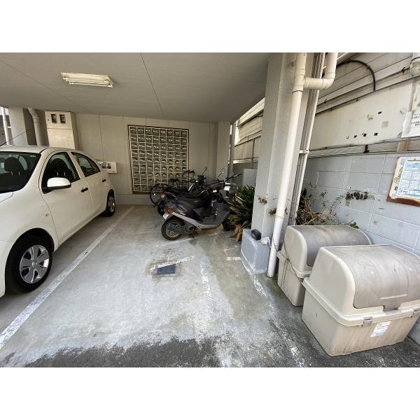 豊中市服部西町マンション 駐車場