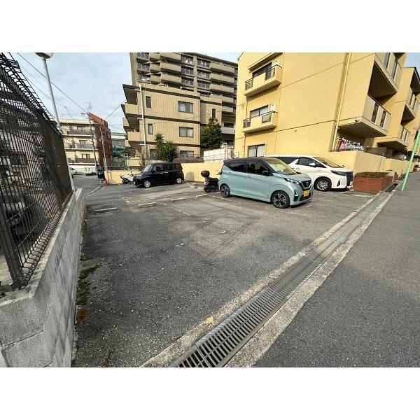 豊中市上野西マンション 駐車場
