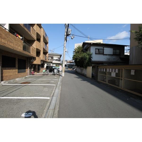 豊中市岡町南マンション 駐車場