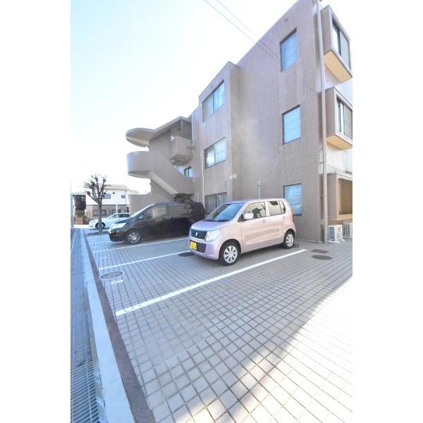 豊中市柴原町マンション 駐車場