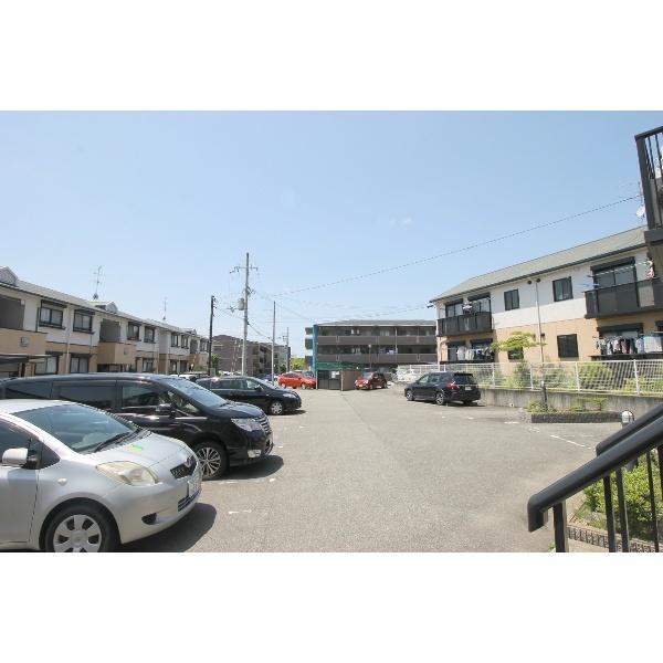 豊中市東泉丘アパート 駐車場
