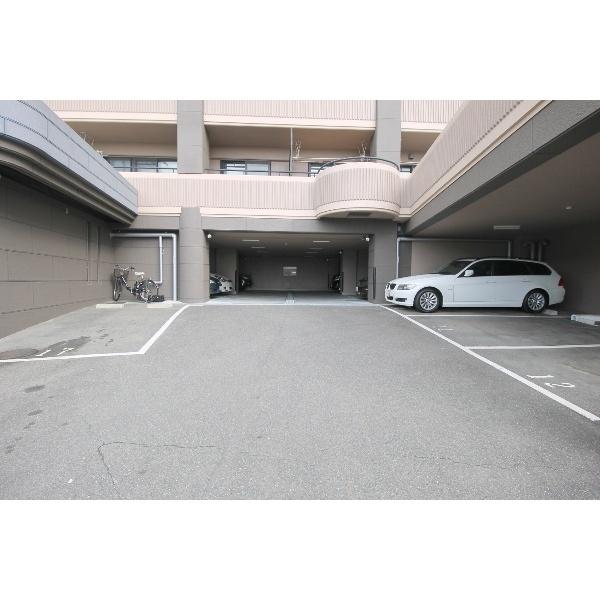 吹田市山田東マンション 駐車場