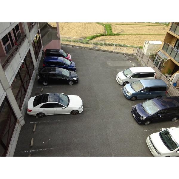 豊中市西泉丘マンション 駐車場