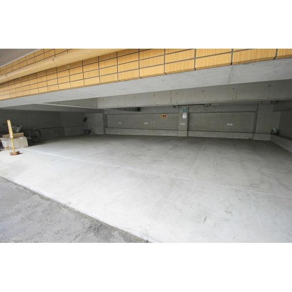 豊中市桜の町マンション 駐車場