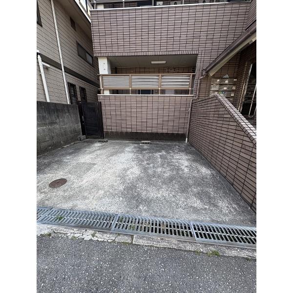 豊中市南桜塚マンション 駐車場