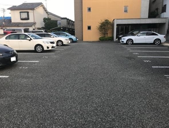 豊中市千成町マンション 駐車場