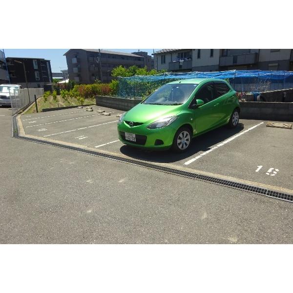 豊中市桜の町マンション 駐車場