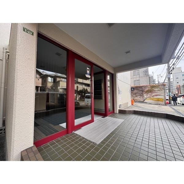 豊中市岡上の町マンション エントランス
