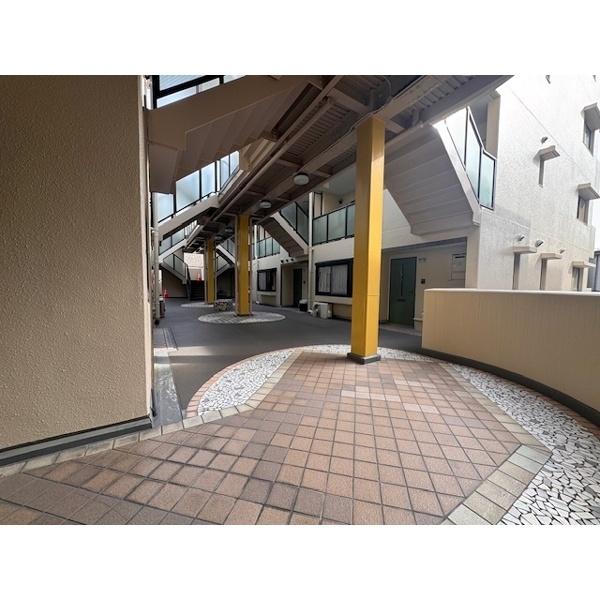 豊中市岡上の町マンション ロビー