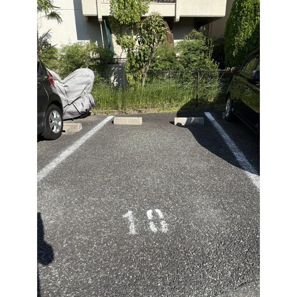 豊中市上野西マンション 駐車場