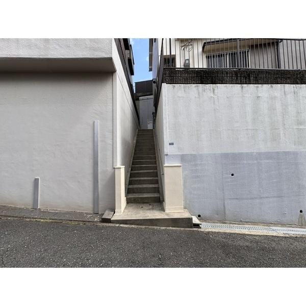 豊中市熊野町一戸建 エントランス