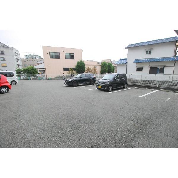 豊中市熊野町マンション 駐車場