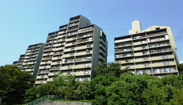 千里中央駅より徒歩10分 築44年5ヶ月 15階建の賃貸物件