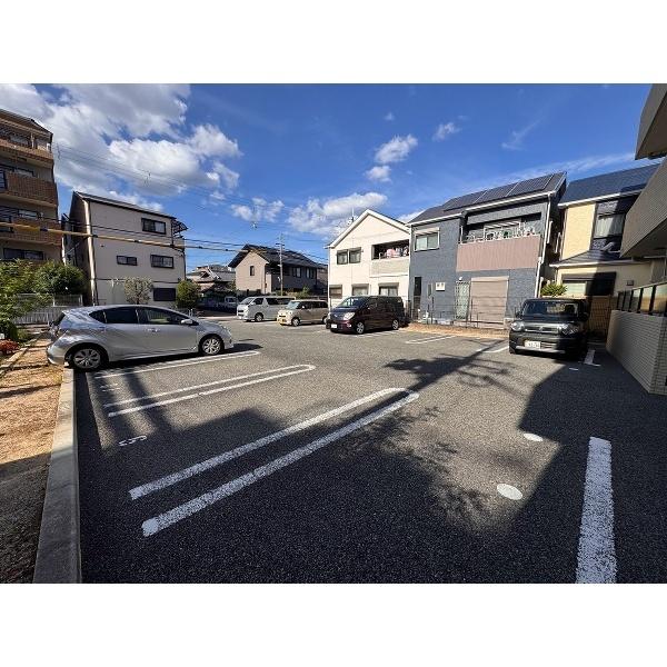 豊中市螢池西町マンション 駐車場