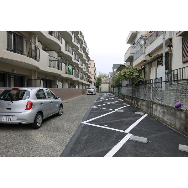豊中市小曽根マンション 駐車場