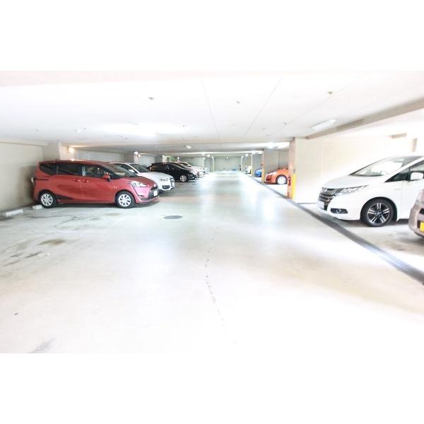 豊中市西緑丘マンション 駐車場