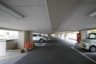 吹田市津雲台マンション 駐車場