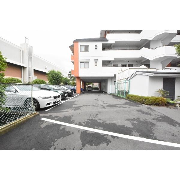 豊中市長興寺北マンション 駐車場