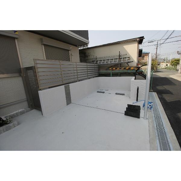 豊中市小曽根テラスハウス 駐車場