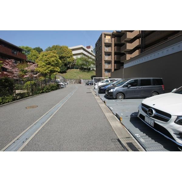 吹田市山田北マンション 駐車場