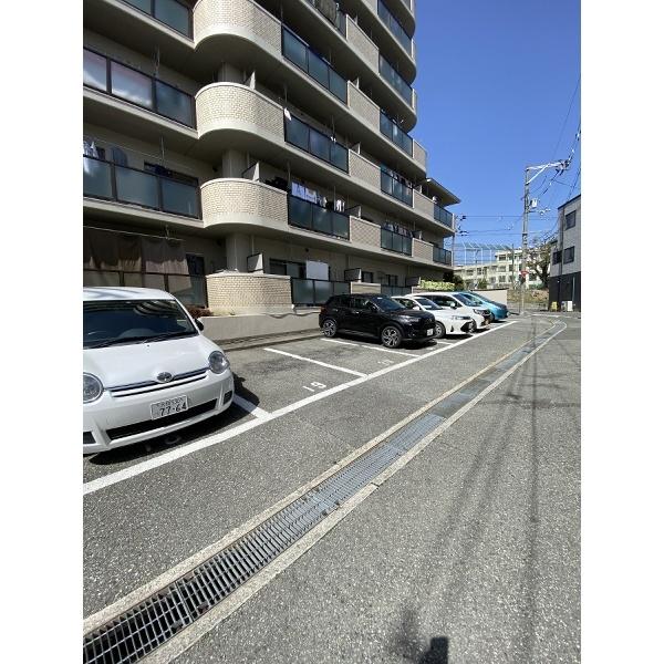 豊中市中桜塚マンション 駐車場