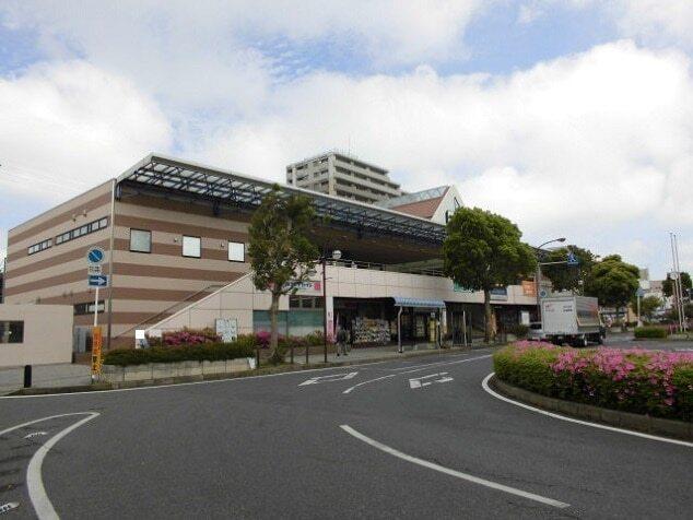 京成臼井駅：1500m