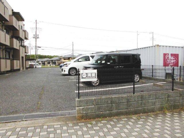 グランメール千昭（201） 駐車場