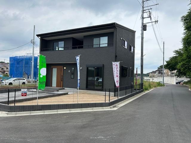 前面道路含む外観