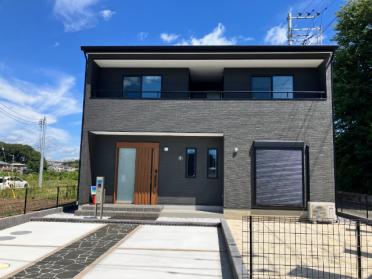 駐車場も庭も整ったデザイン