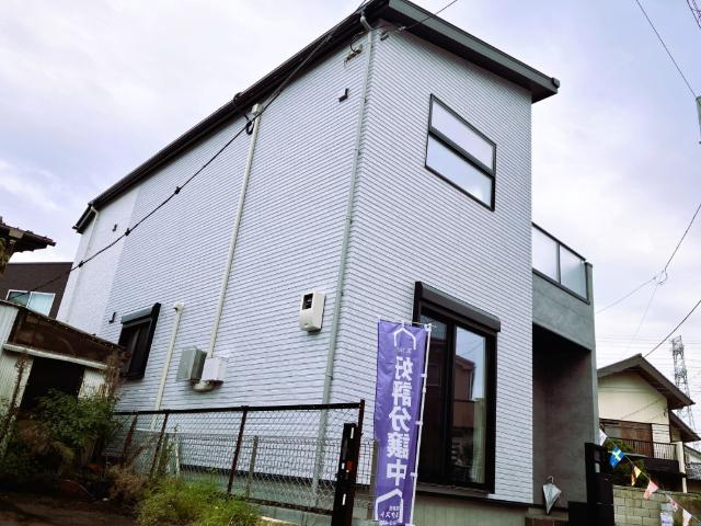 西側の窓は少なく日差しによる熱を防ぎます。