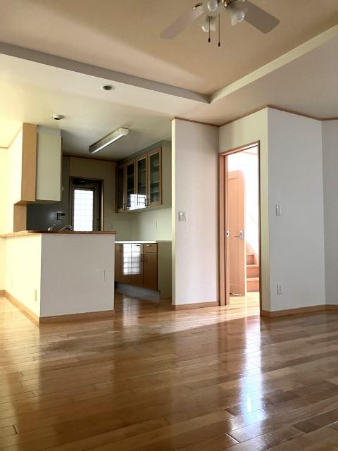 佐倉市井野１６１０　中古戸建 リビング