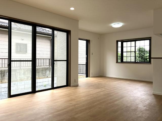 佐倉市中志津２丁目　中古戸建 リビング