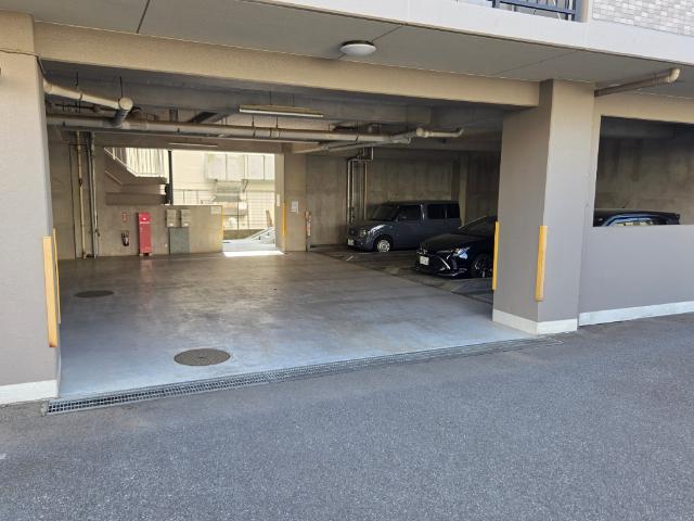 ベルドゥムール志津駅前 駐車場