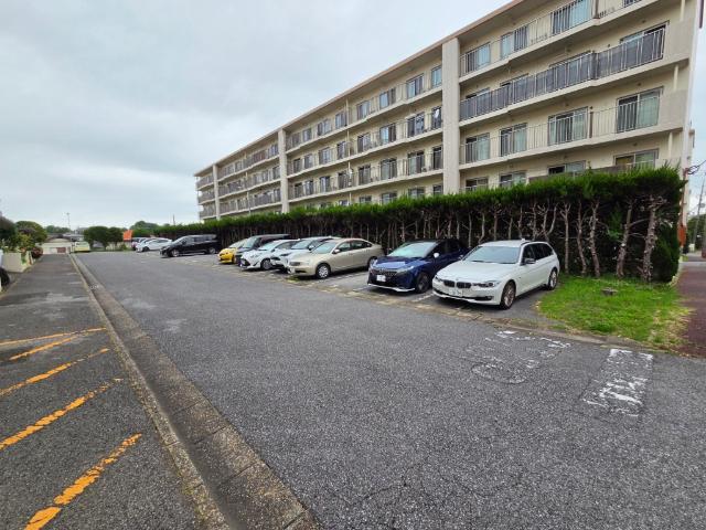 アイビ・ネオハイツ酒々井9号棟 駐車場