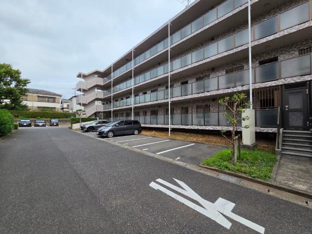 リリファ小倉台 駐車場