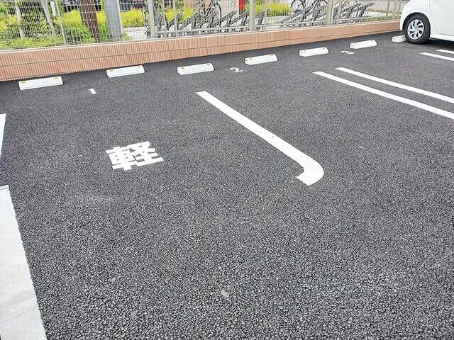 ユニゾン　アザレアⅡ（102） 駐車場