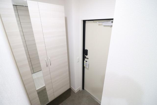 アザレア　C（102） 玄関